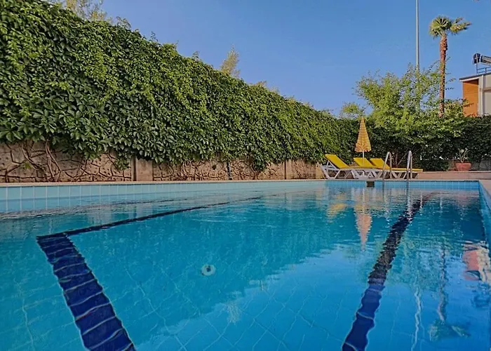 Detached With Private Pool In Calista *