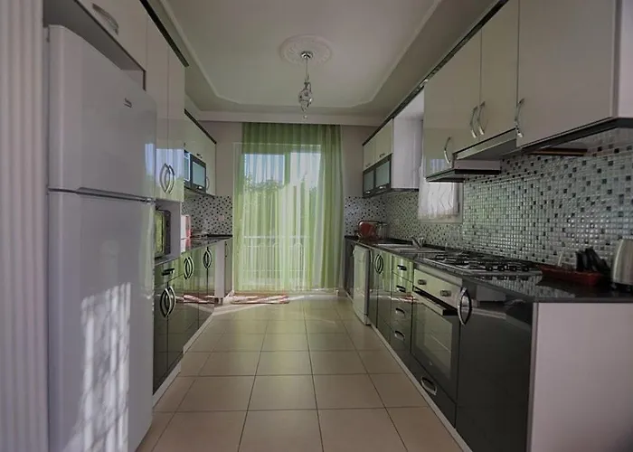 Detached With Private Pool In çalışta *