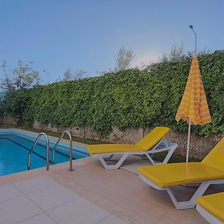 Villa Detached With Private Pool In çalışta *