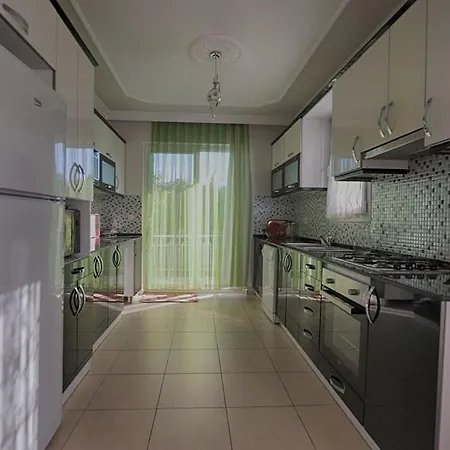 Detached With Private Pool In çalışta *